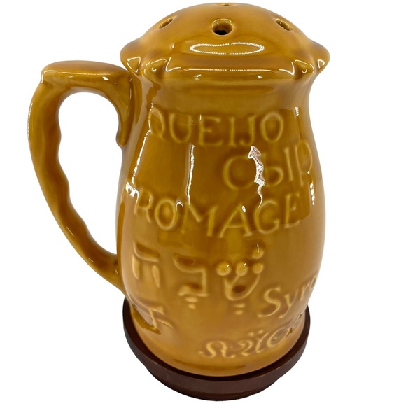 Vintage Ceramic Grated Cheese Shaker w/ Cheese Spelt Internationally in Mustard - Picture 6 of 9